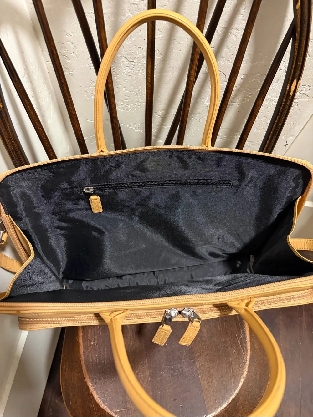Levenger Leather Tan Briefcase/Laptop Case with Portfolio and zippered organizer